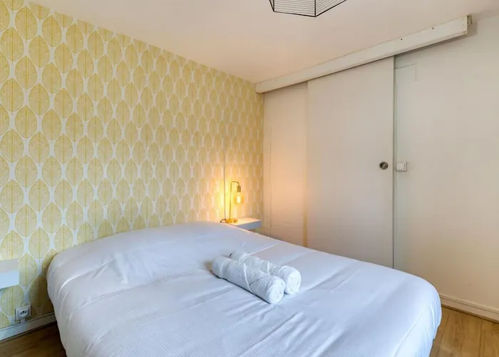 Appartement F2 Sur Cour Calme En Centre *