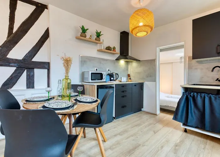 Appartement F2 Sur Cour Calme En Centre *